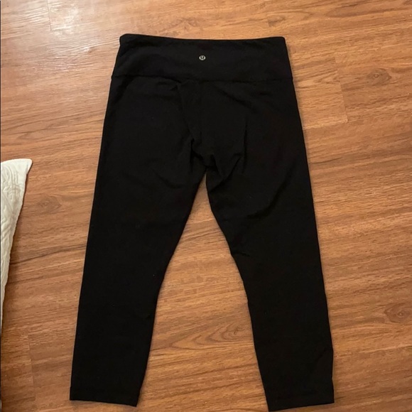 Size 8 - Wunder Under Crop Leggings - Picture 2 of 2